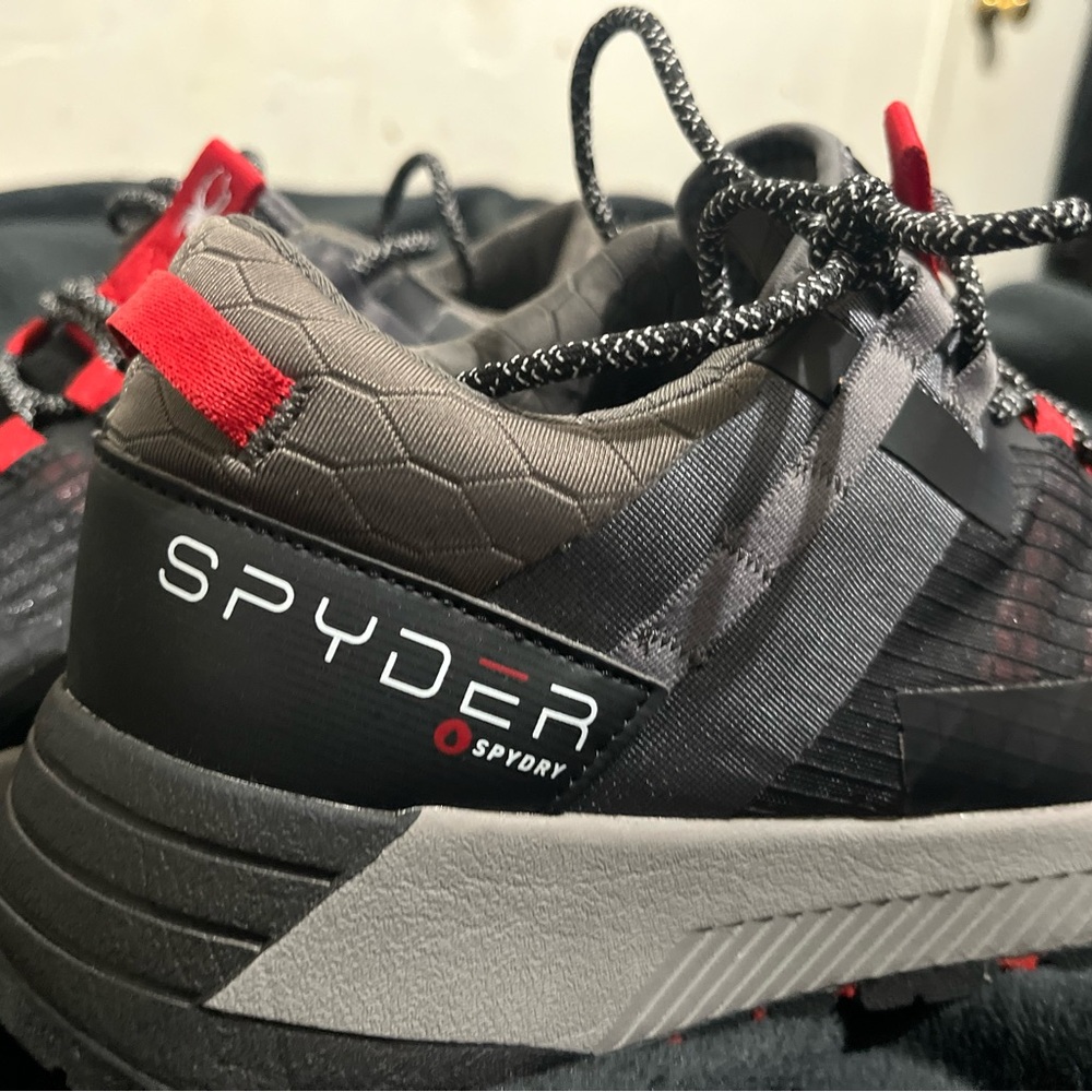 Brand new , spyder spydry 8.5 men boundary shoes.